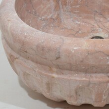 Pink marble water basin or sink, Italy circa 1750-1850