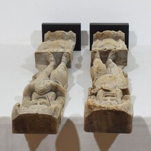 Pair of weathered oak renaissance angel figure ornaments, France 17th century