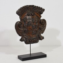 Baroque carved wooden coat of arms, Italy circa 1650-1750