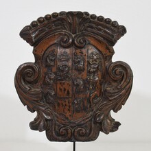 Baroque carved wooden coat of arms, Italy circa 1650-1750