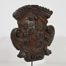 Baroque carved wooden coat of arms, Italy circa 1650-1750