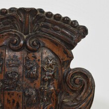 Baroque carved wooden coat of arms, Italy circa 1650-1750