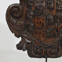 Baroque carved wooden coat of arms, Italy circa 1650-1750